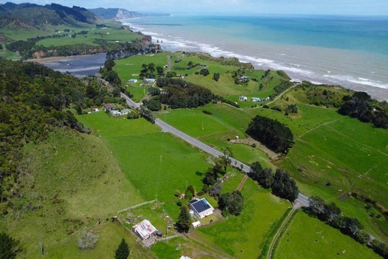 Photo of property in State Highway 3, Tongaporutu, Urenui, 4378