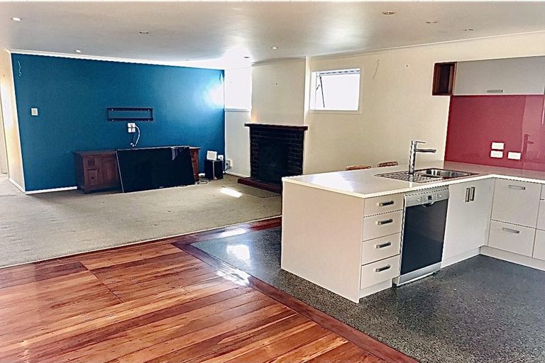 Photo of property in 35 Hine Street, New Plymouth, 4310