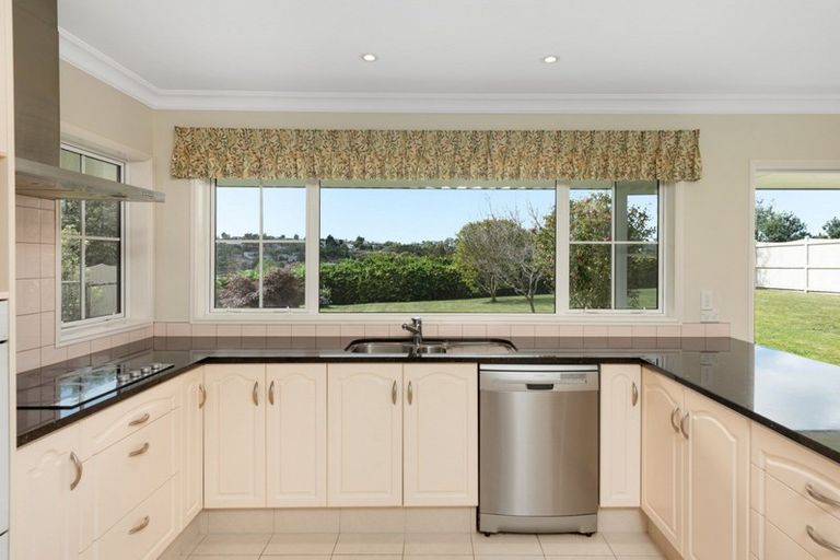 Photo of property in 28 Bodiam Place, Bethlehem, Tauranga, 3110