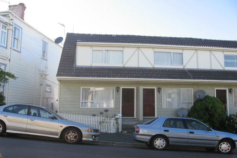Photo of property in 52 Roxburgh Street, Mount Victoria, Wellington, 6011