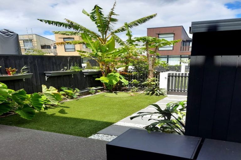 Photo of property in 14 Cochrane Road, Hobsonville, Auckland, 0616