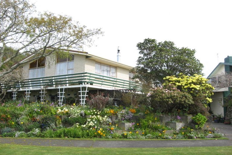 Photo of property in 1 Kowhai Street, Inglewood, 4330