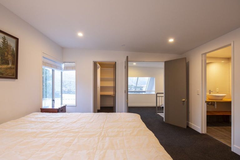 Photo of property in 11 Peregrine Place, Queenstown, 9300