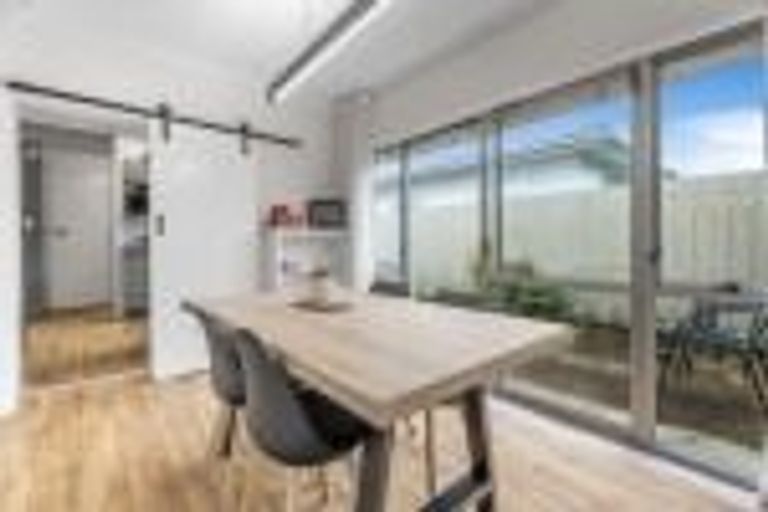 Photo of property in 1/2 Edwards Avenue, Henderson, Auckland, 0610