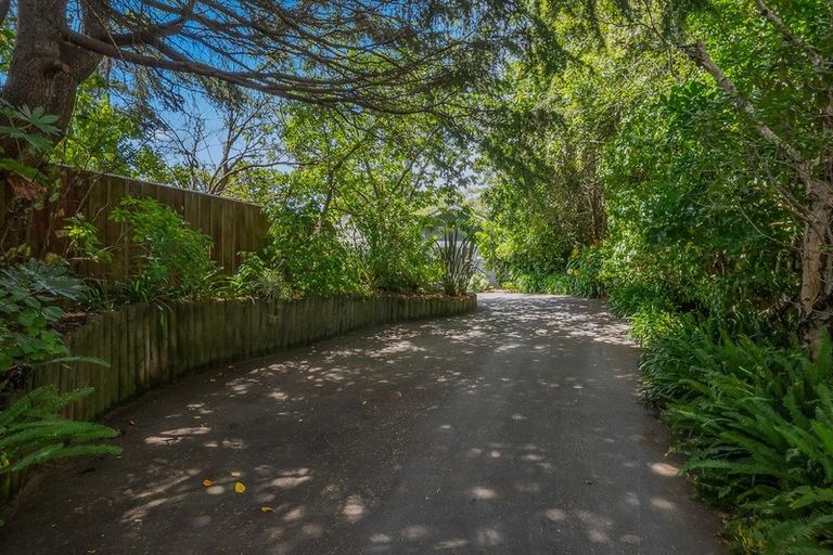 Photo of property in 307 Te Moana Road, Waikanae, 5036