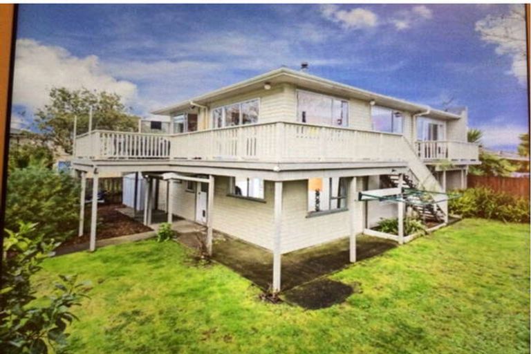 Photo of property in 2/80 Cascades Road, Pakuranga Heights, Auckland, 2010