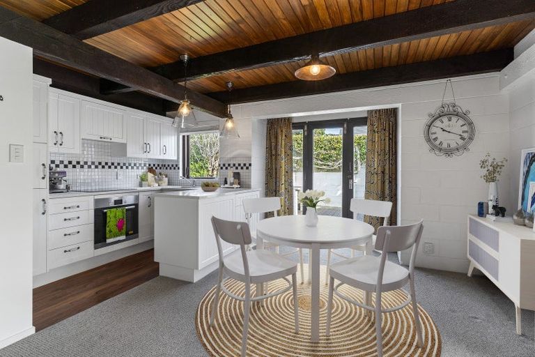 Photo of property in 52 Manly Street, Paraparaumu Beach, Paraparaumu, 5032