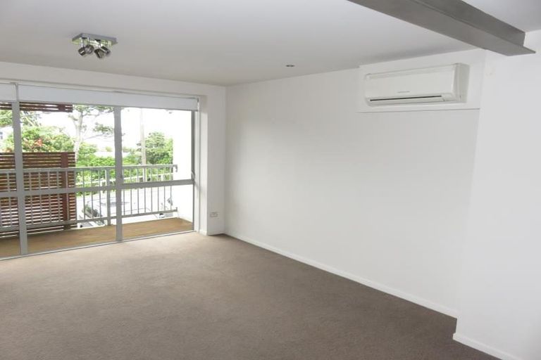 Photo of property in 3/142 Onslow Road, Khandallah, Wellington, 6035