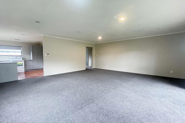 Photo of property in 24 Sutton Crescent, Papakura, 2110