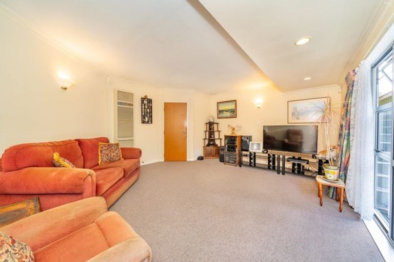 Photo of property in 61 Blue Mountains Road, Pinehaven, Upper Hutt, 5019