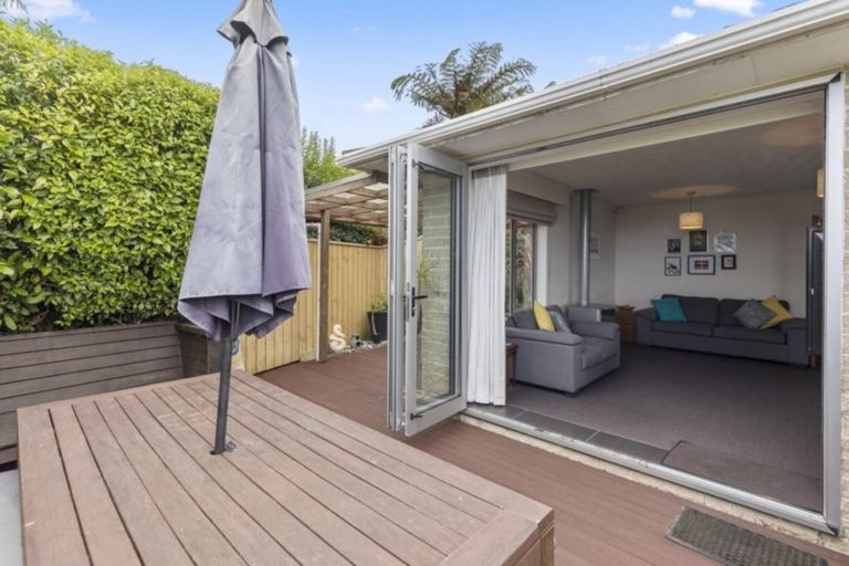 Photo of property in 30 Poto Road, Normandale, Lower Hutt, 5010