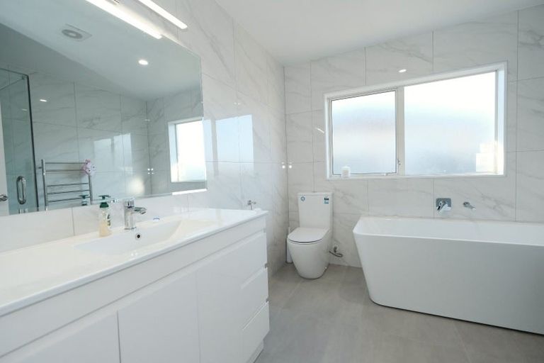 Photo of property in 2/6 Keenagh Rise, Dannemora, Auckland, 2016