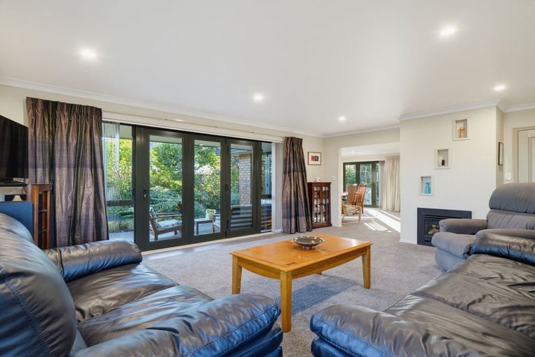 Photo of property in 28b Johnstone Drive, Fitzherbert, Palmerston North, 4410