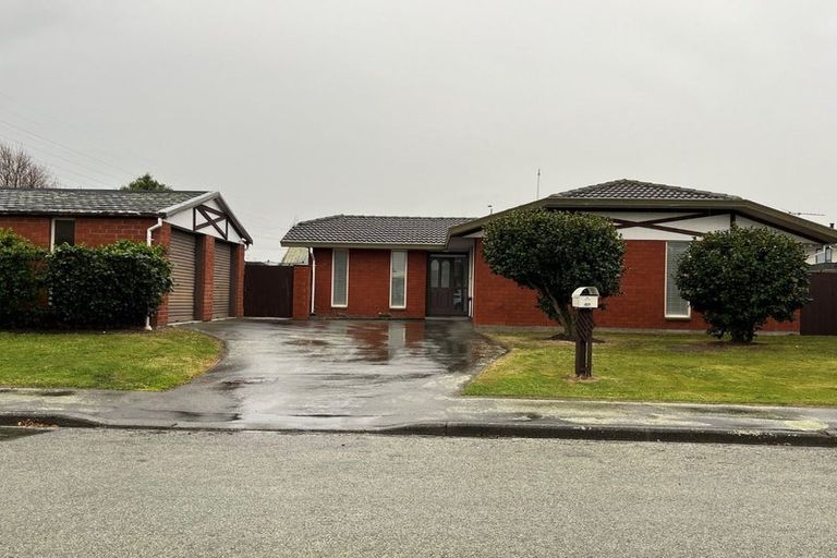 Photo of property in 107 Denise Crescent, Hornby, Christchurch, 8042