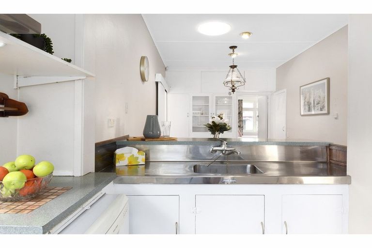 Photo of property in 1 Collins Street, Petone, Lower Hutt, 5012