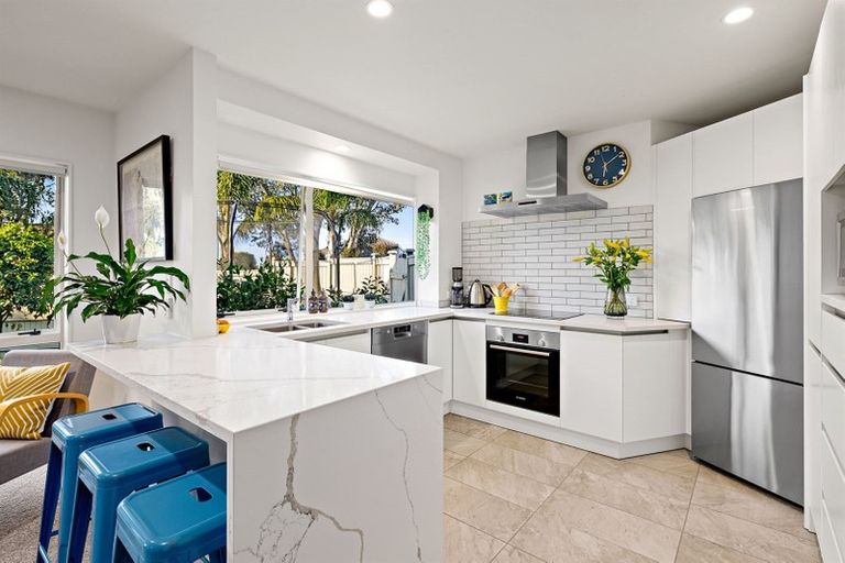 Photo of property in 1/7 Sharon Road, Waiake, Auckland, 0630