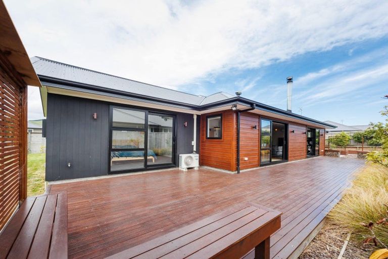 Photo of property in 3 Atlantic Drive, Fitzherbert, Palmerston North, 4410