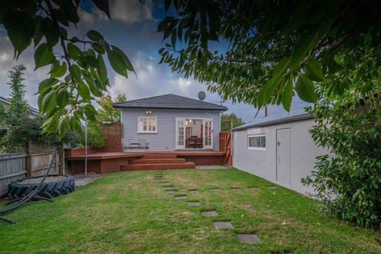 Photo of property in 15 Aorangi Road, Bryndwr, Christchurch, 8053