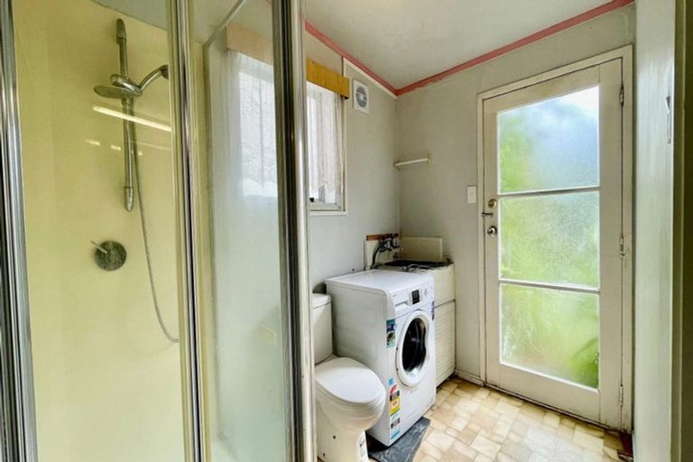 Photo of property in 1/17 Ashbourne Place, Glendene, Auckland, 0602