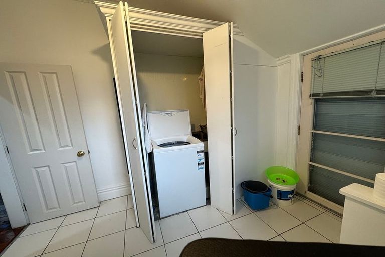 Photo of property in 4 Levy Street, Mount Victoria, Wellington, 6011