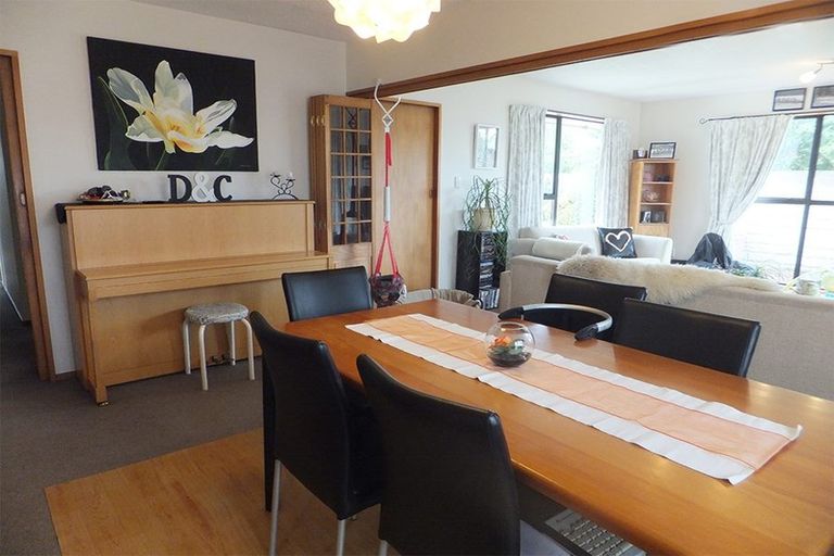 Photo of property in 3 Regency Crescent, Redwood, Christchurch, 8051