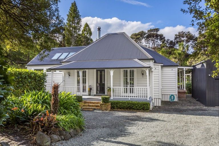 Photo of property in 2 Chenery Road, Red Beach, 0932