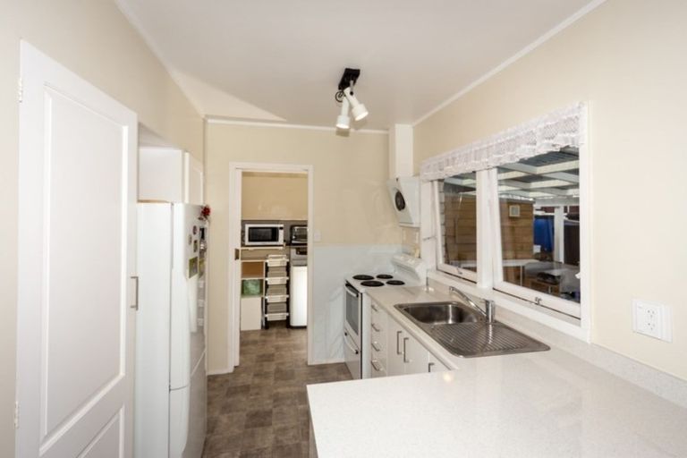 Photo of property in 1/135 Glenmore Road, Sunnyhills, Auckland, 2010