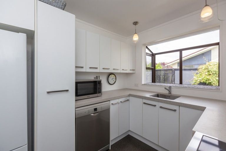Photo of property in 15a Rosebank Grove, Waikanae, 5036
