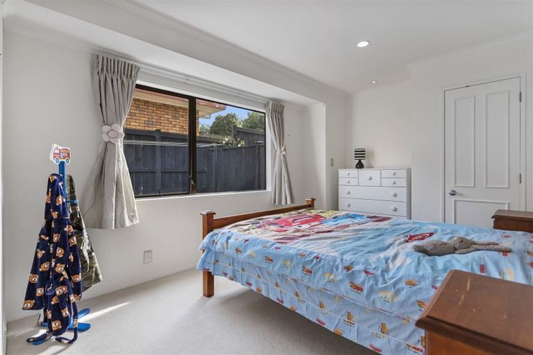 Photo of property in 3 Citation Way, Botany Downs, Auckland, 2010