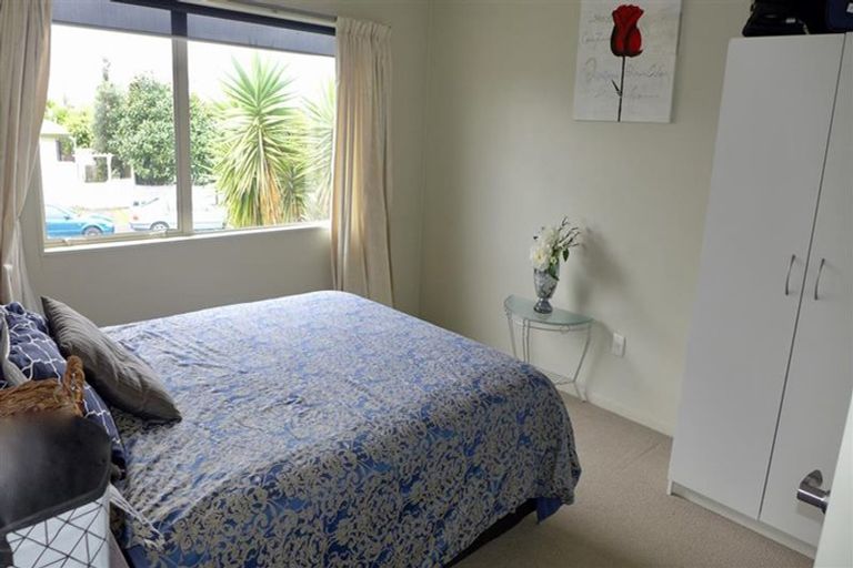 Photo of property in 1/44 Barbados Drive, Unsworth Heights, Auckland, 0632