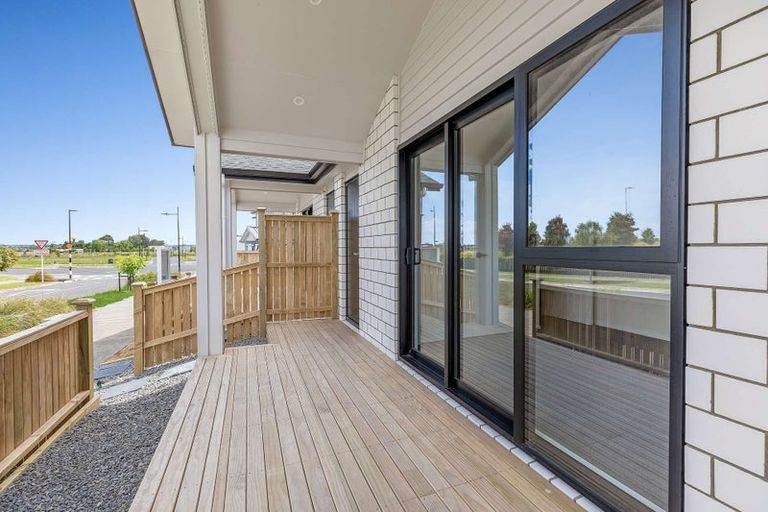 Photo of property in 6 Rorotu Avenue, Karaka, Papakura, 2113