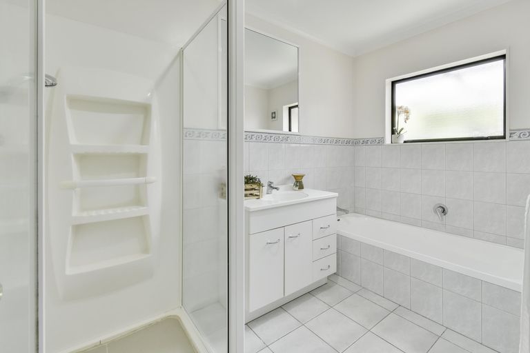 Photo of property in 1 Samara Place, Clendon Park, Auckland, 2103