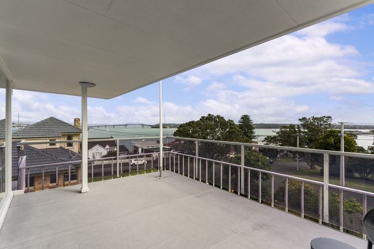 Photo of property in 81a Stanley Point Road, Stanley Point, Auckland, 0624