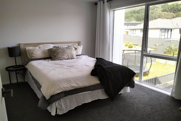 Photo of property in 77 Hokioi Drive, Kenepuru, Porirua, 5022