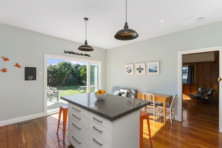 Photo of property in 123 Rongotai Road, Kilbirnie, Wellington, 6022