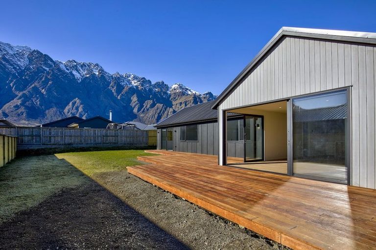 Photo of property in 43 Cheviot Street, Jacks Point, 9371