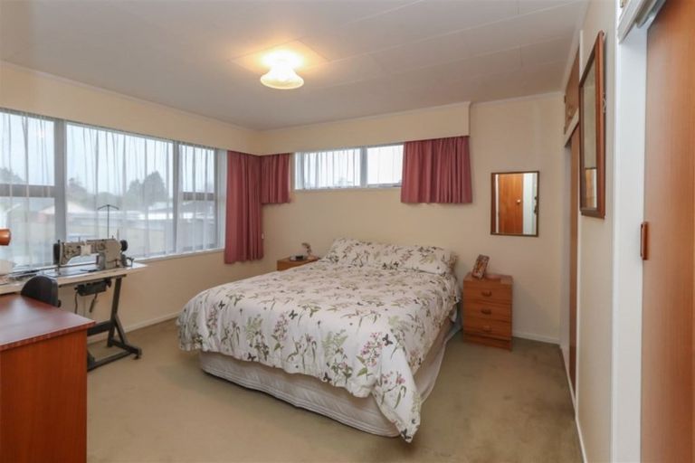 Photo of property in 4 Pokaka Place, Inglewood, 4330