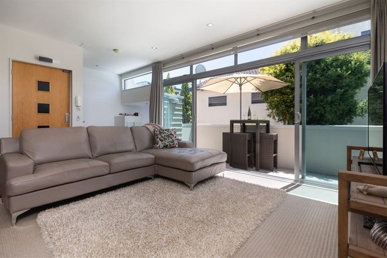 Photo of property in 4/35 Victoria Road, Mount Maunganui, 3116