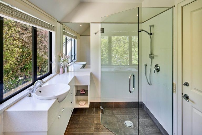 Photo of property in 15 Hautana Square, Woburn, Lower Hutt, 5010