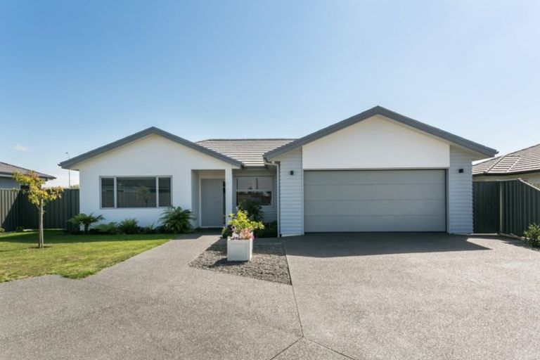 Photo of property in 25 Rakaia Way, Poraiti, Napier, 4112