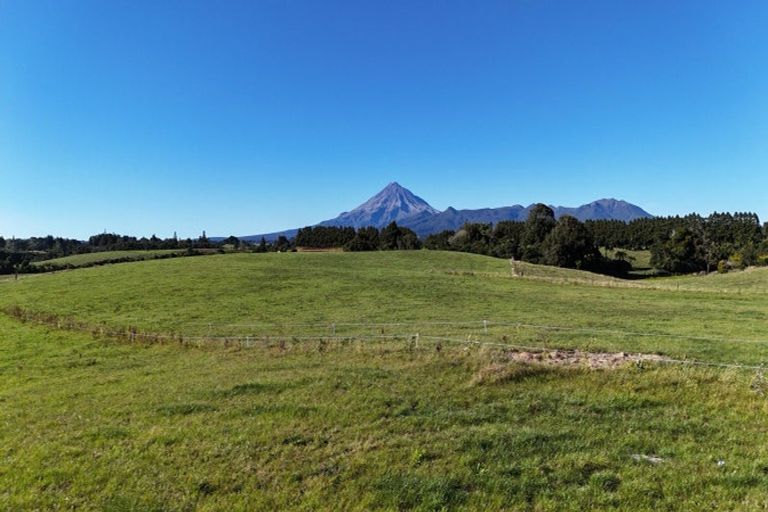 Photo of property in 869 Carrington Road, Hurworth, New Plymouth, 4371