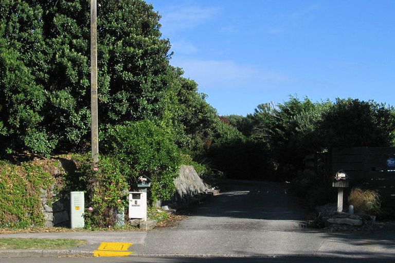 Photo of property in 8 Stonewall Grove, Waikanae Beach, Waikanae, 5036