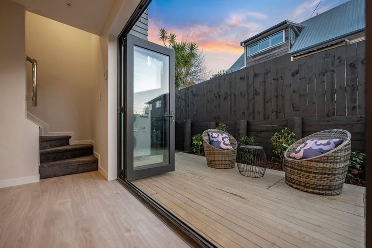 Photo of property in 2/114 Saddleback Rise, Murrays Bay, Auckland, 0630