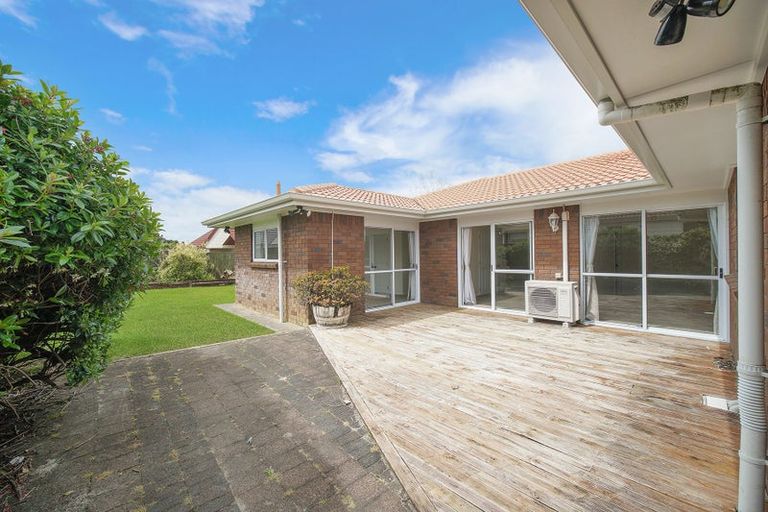 Photo of property in 11 Suncrest Drive, West Harbour, Auckland, 0618