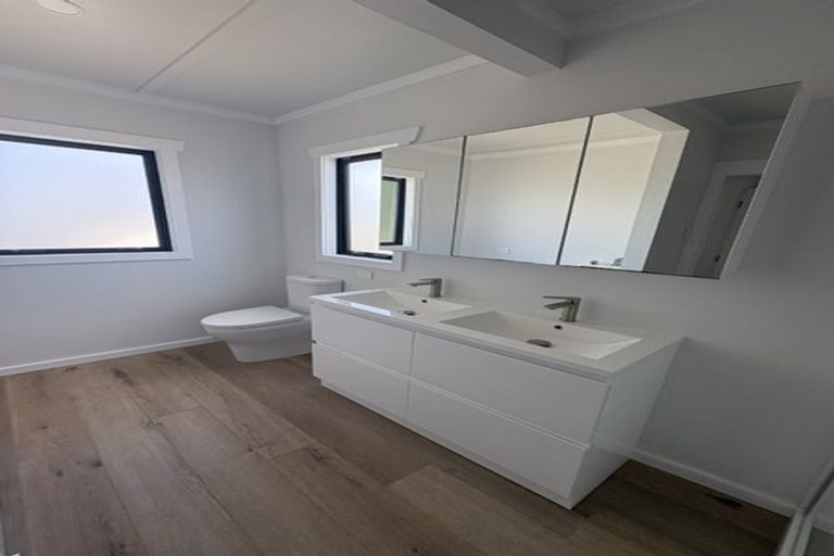 Photo of property in 76 Wharf Road, Te Atatu Peninsula, Auckland, 0610