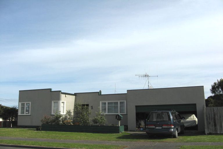 Photo of property in 1 Kotuku Street, Castlecliff, Whanganui, 4501