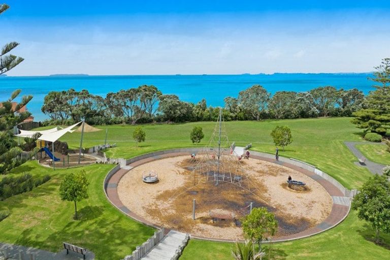 Photo of property in 7b Peter Terrace, Castor Bay, Auckland, 0620