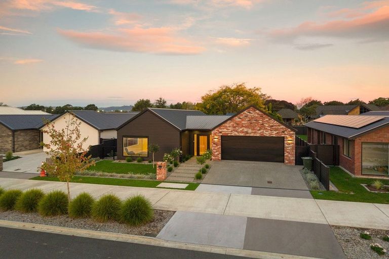Photo of property in 90 Hugo Shaw Drive, Cambridge, 3434