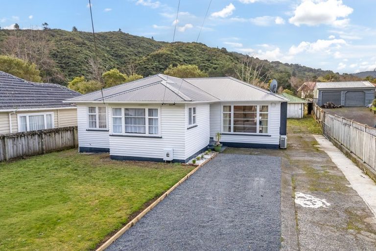 Photo of property in 95 Hine Road, Wainuiomata, Lower Hutt, 5014