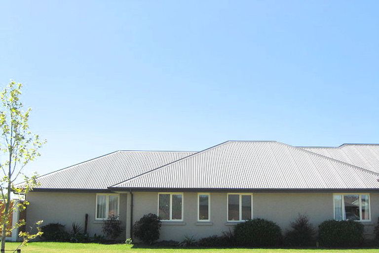 Photo of property in 48 Coolspring Way, Redwood, Christchurch, 8051